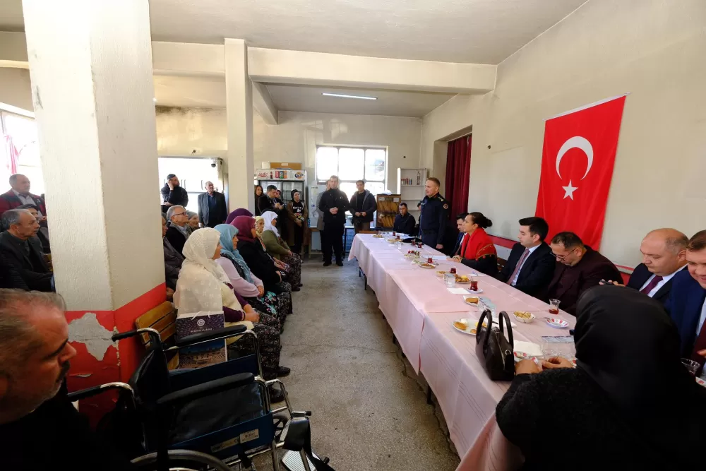 Vali Bilgihan, Gölhisar’daki köy ve okulda incelemelerde bulundu