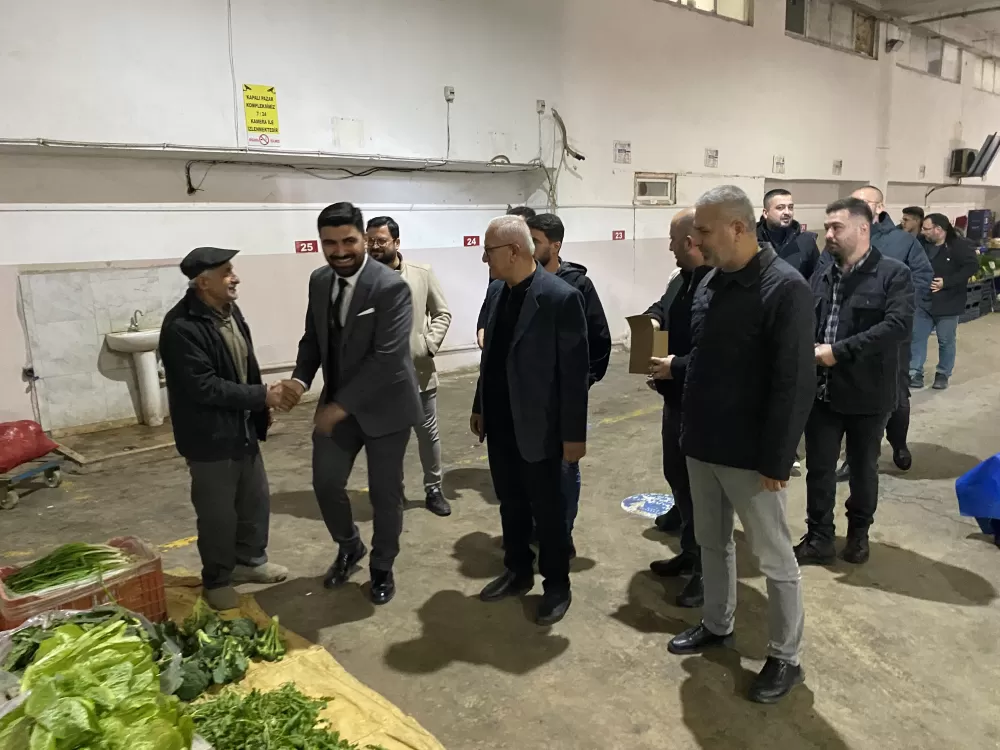 Başkan adayı Tuğcu’dan dev perşembe pazarı çıkartması! Esnaftan pazarda yoğun ilgi