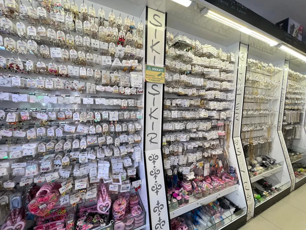 9 yıllık şıkır şıkır efsanesinde kampanya Hediyelik eşyalardan teknoloji köşesi ve bijuteriye yok yok