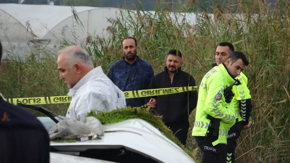 Antalya'da gece evden otomobille ayrılan kadın, dereye düşen otomobilde hayatını kaybetti