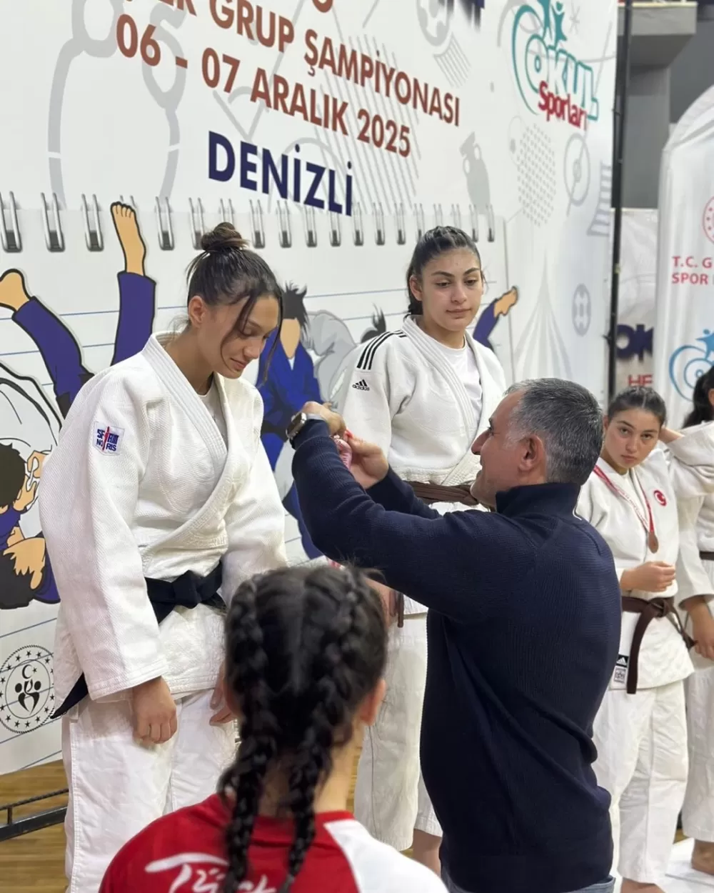 Denizli'de Bucak rüzgarı esti! Altın ve gümüş madalya kazanıp gururlandırdılar