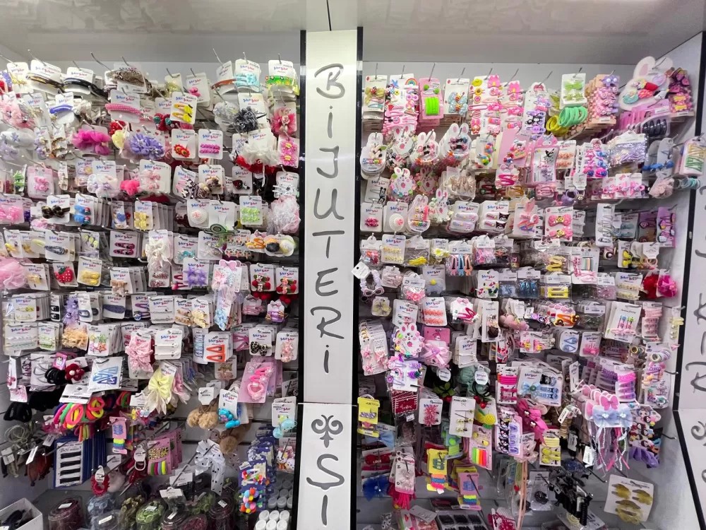 9 yıllık şıkır şıkır efsanesinde kampanya Hediyelik eşyalardan teknoloji köşesi ve bijuteriye yok yok