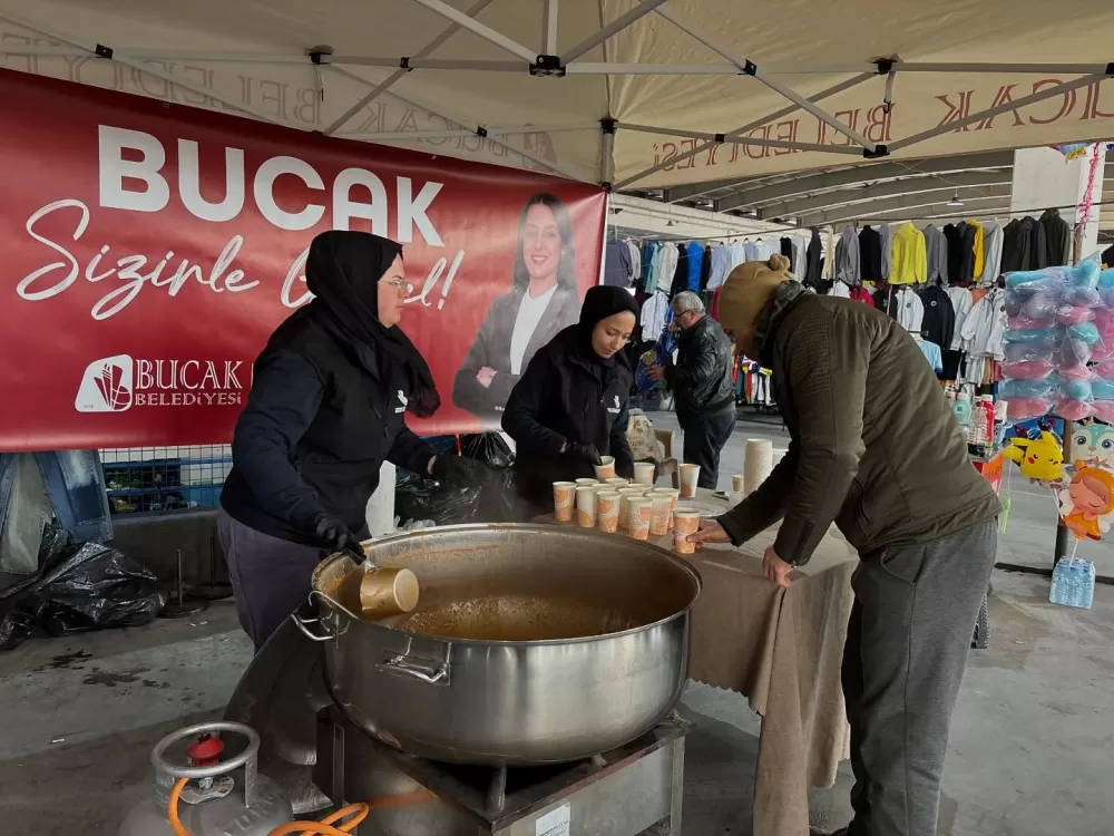 Bucak Belediyesi geleneği sürdürüyor! Vatandaş ve esnafa sıcacık çorba