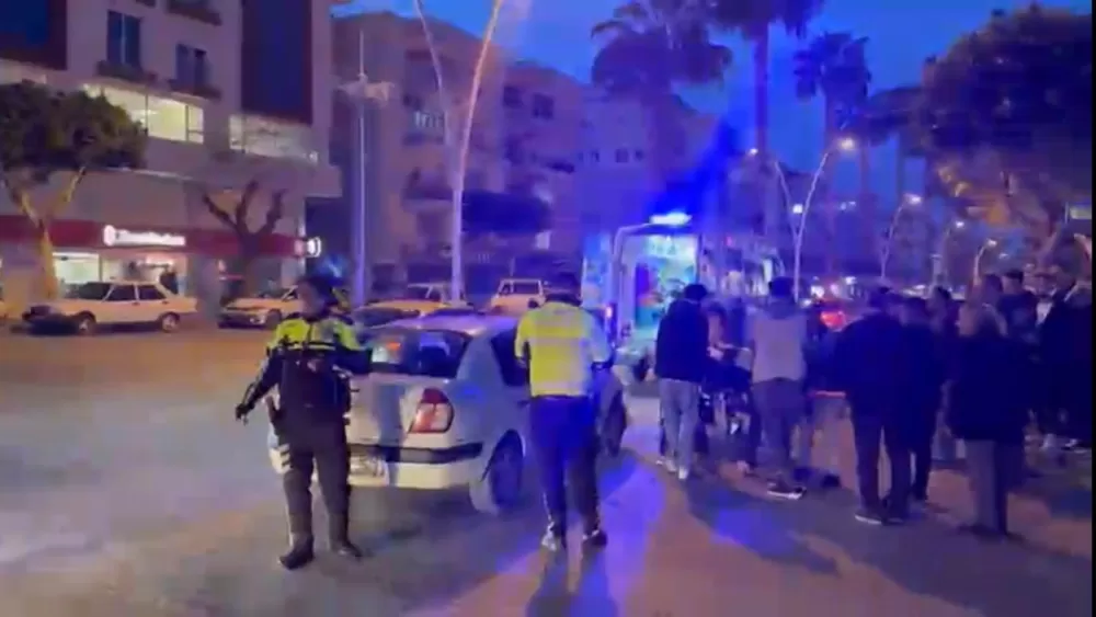 Antalya'da otomobille çarpışan motosikletli yaralandı