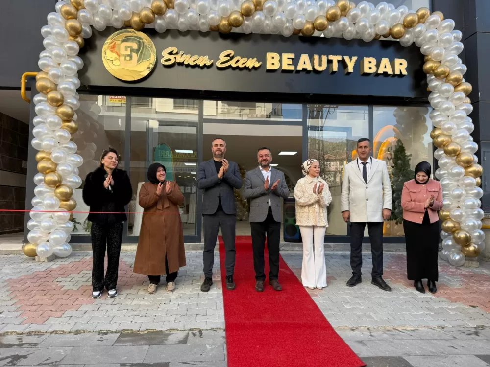 Sinem Ecem Beauty Bar yeni yerinde hizmete başladı! Açılışa özel fiyatları kaçırmayın