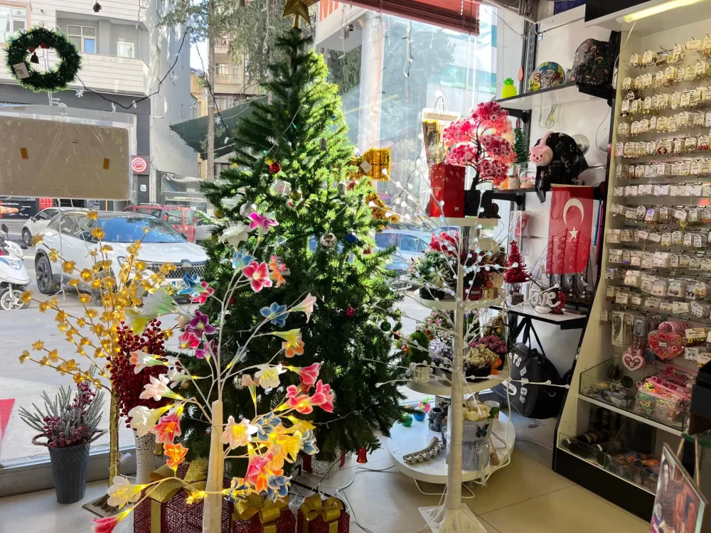 9 yıllık şıkır şıkır efsanesinde kampanya Hediyelik eşyalardan teknoloji köşesi ve bijuteriye yok yok