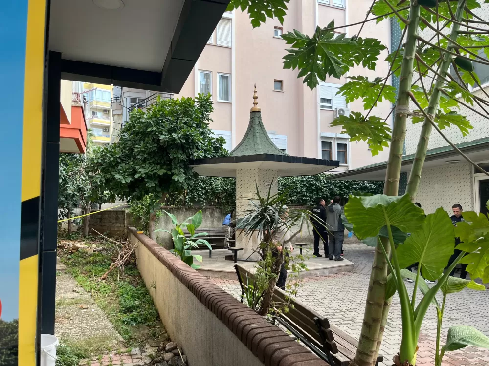 Genç kadın toplantı için beklediği dayısının silahından çıkan kurşunlarla hayatını kaybetmiş