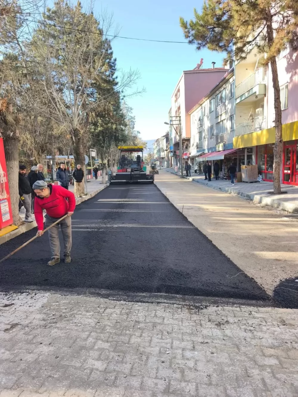 Yeşilova’da Hükümet Caddesi sıcak asfalta kavuşuyor