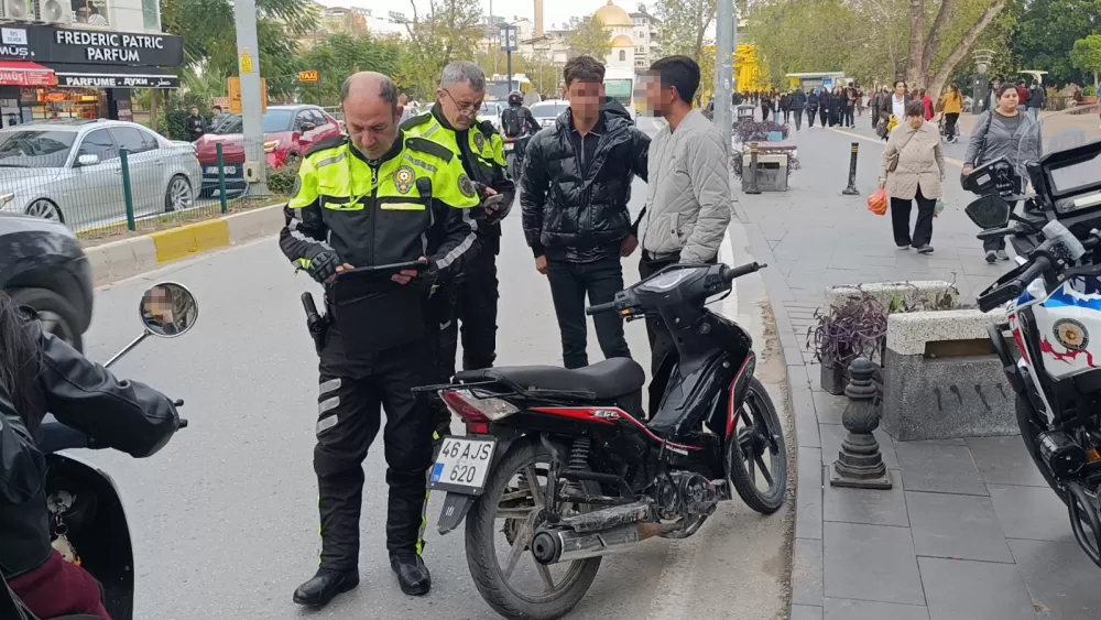 Manavgat'ta motosikletlilerin kask ve eldiven kullanım oranı yüzde 90