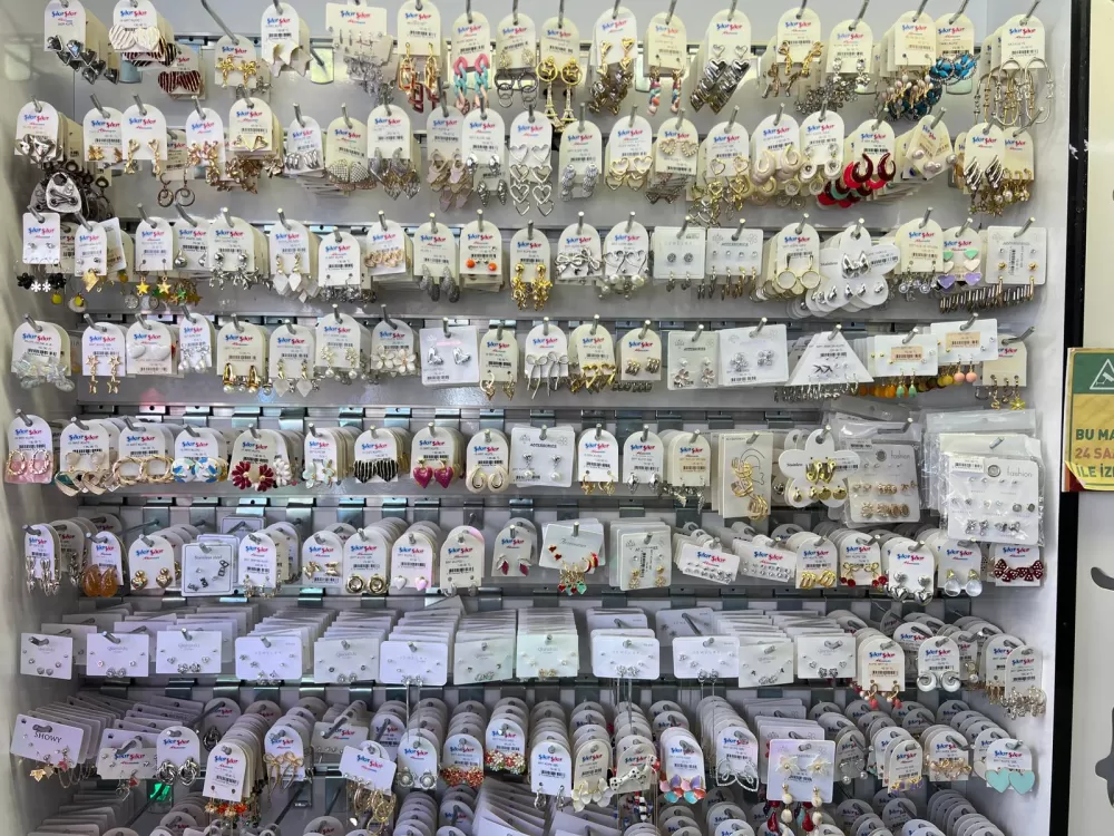 9 yıllık şıkır şıkır efsanesinde kampanya Hediyelik eşyalardan teknoloji köşesi ve bijuteriye yok yok