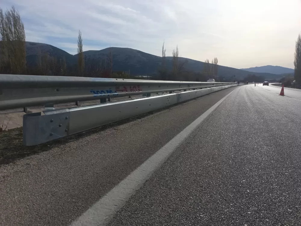 Burdur Antalya karayoluna motorcu dostu bariyer! Başkan Özboyacı detayları verdi