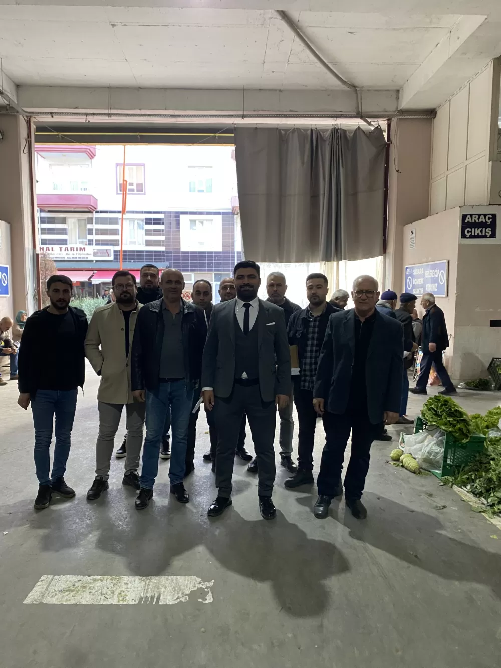 Başkan adayı Tuğcu’dan dev perşembe pazarı çıkartması! Esnaftan pazarda yoğun ilgi