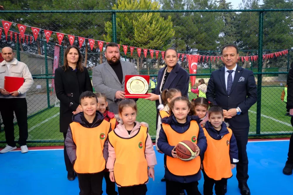 Burdur’da yeni spor alanı öğrencilerin kullanımına açıldı Vali Bilgihan açılışa katıldı