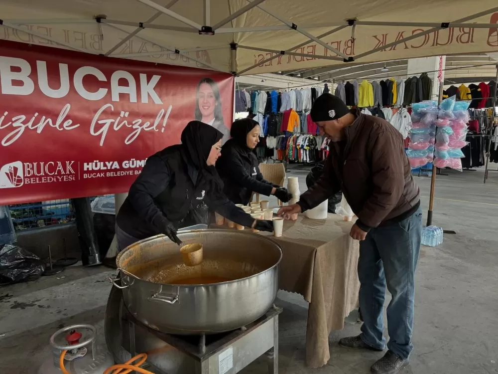 Bucak Belediyesi geleneği sürdürüyor! Vatandaş ve esnafa sıcacık çorba