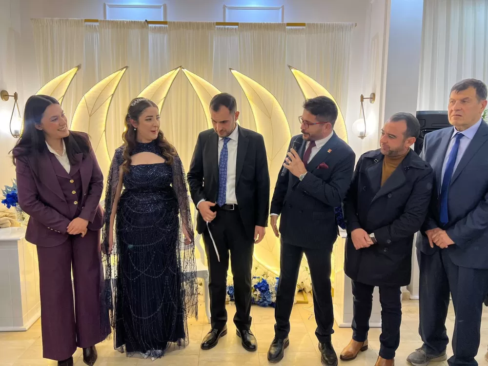 Başkan Ahmet Sedat Oktay, Korkuteli’nde nişan yüzüklerini taktı