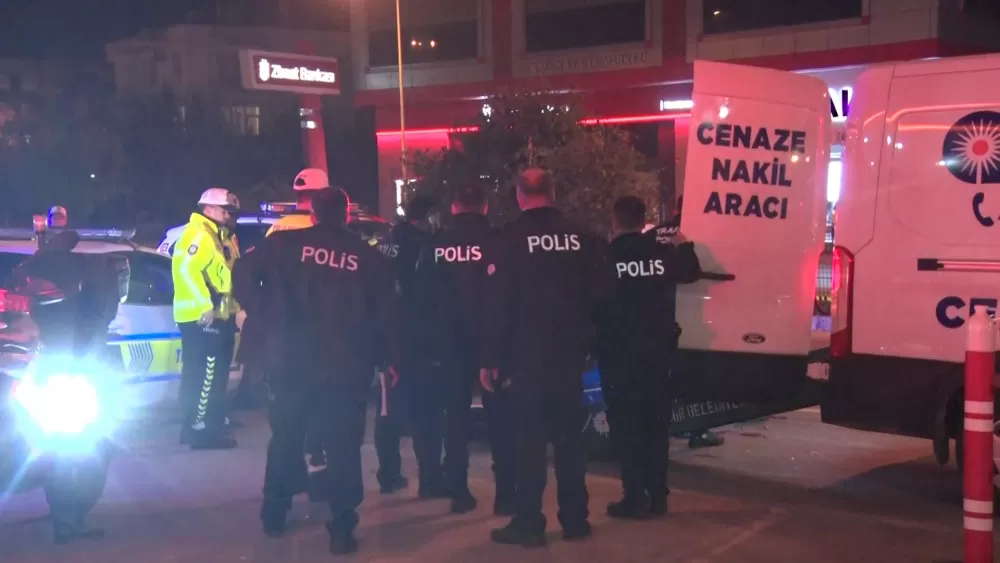 Antalya'da Gecenin acı Olayı Kamyon ile çarpışan 17 Yaşındaki genç Motor sürücüsü öldü