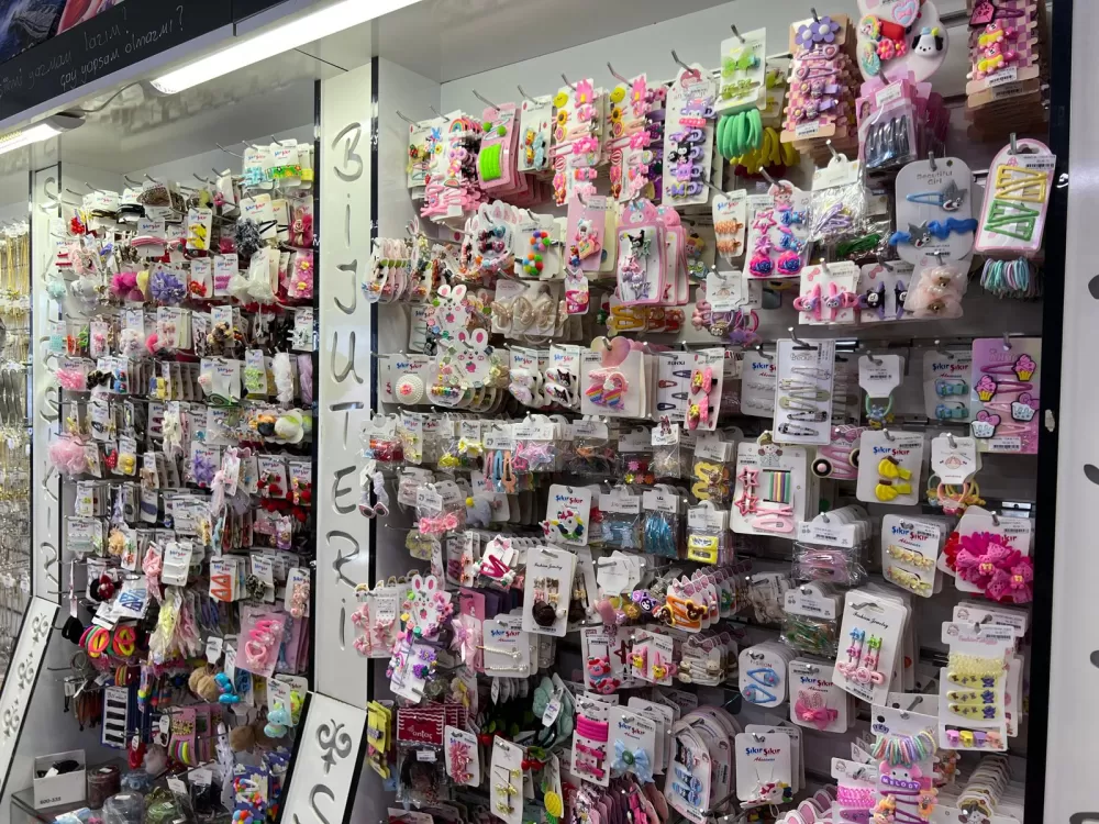 9 yıllık şıkır şıkır efsanesinde kampanya Hediyelik eşyalardan teknoloji köşesi ve bijuteriye yok yok