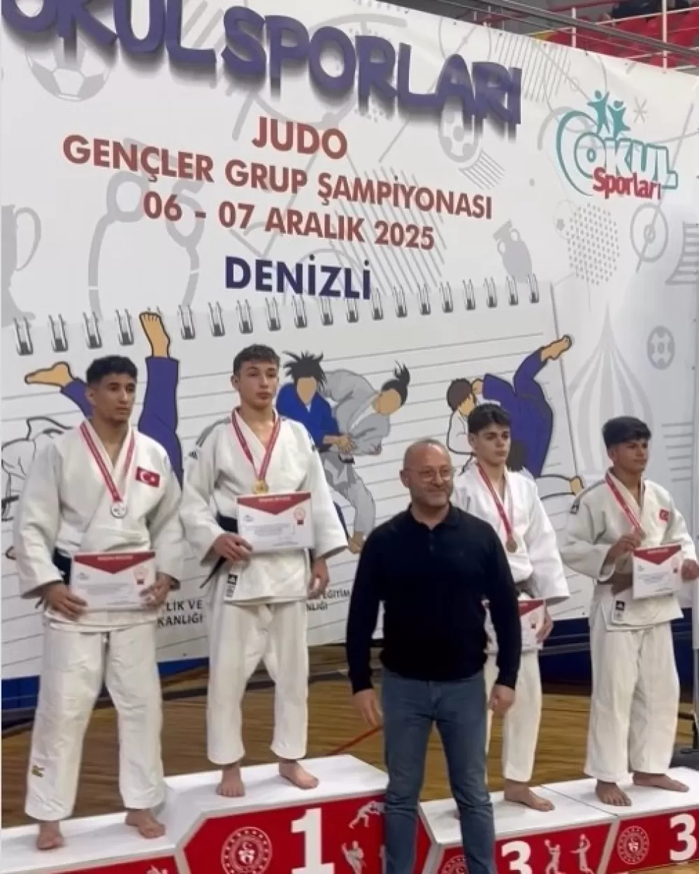 Denizli'de Bucak rüzgarı esti! Altın ve gümüş madalya kazanıp gururlandırdılar