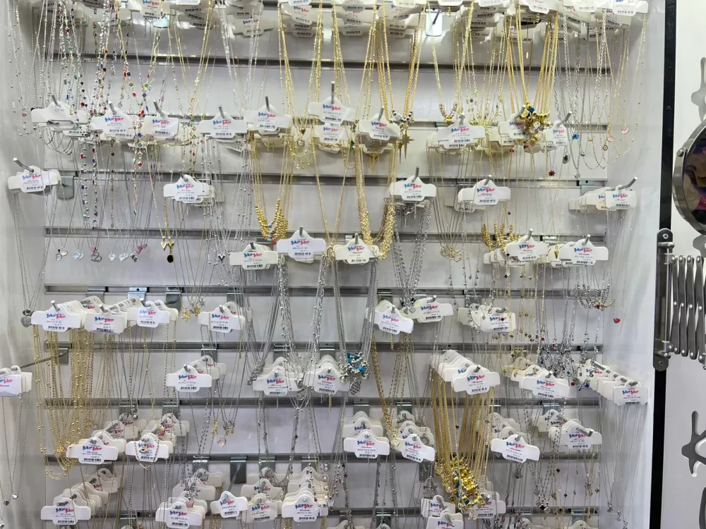 9 yıllık şıkır şıkır efsanesinde kampanya Hediyelik eşyalardan teknoloji köşesi ve bijuteriye yok yok