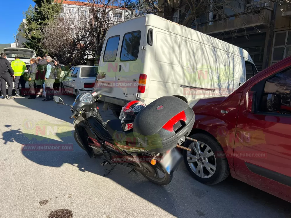 Bucak'ta garajdan çıkarken motor çarptı