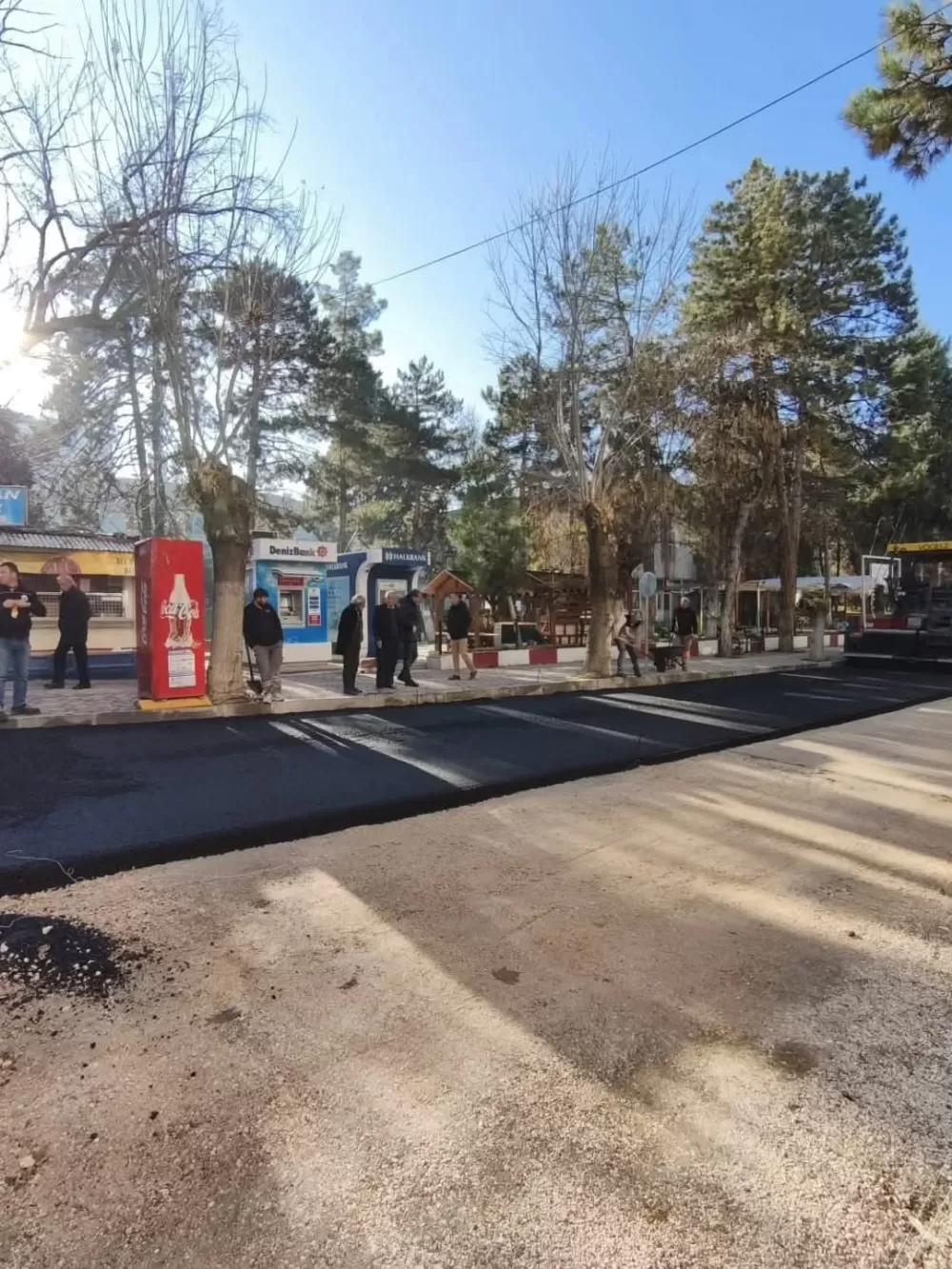 Yeşilova’da Hükümet Caddesi sıcak asfalta kavuşuyor