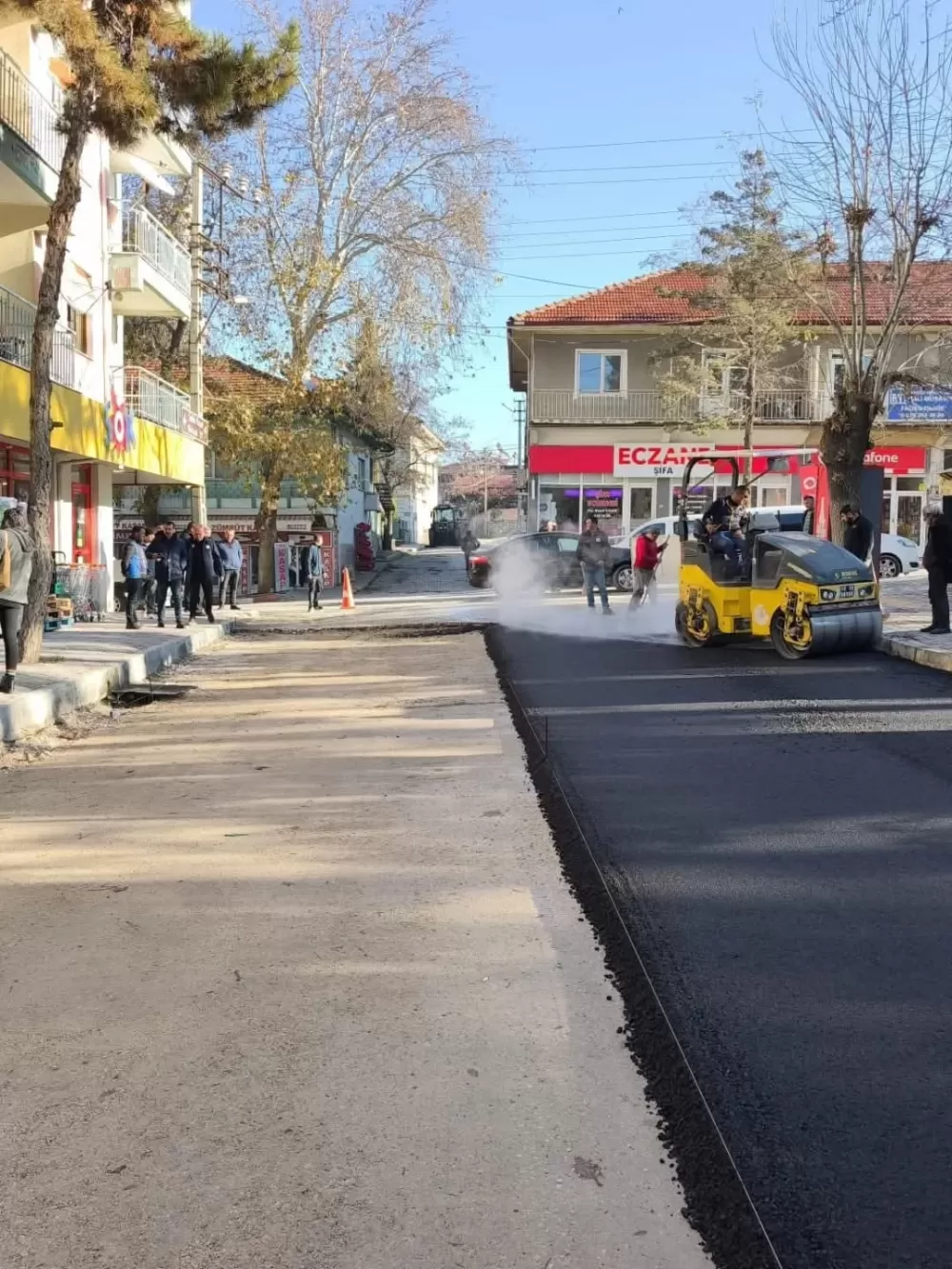 Yeşilova’da Hükümet Caddesi sıcak asfalta kavuşuyor