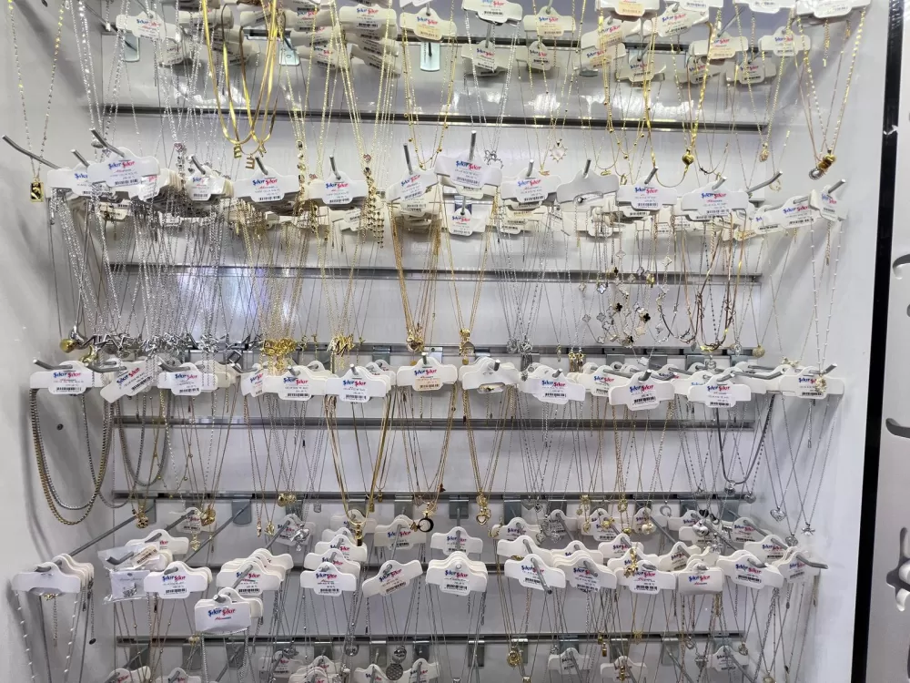 9 yıllık şıkır şıkır efsanesinde kampanya Hediyelik eşyalardan teknoloji köşesi ve bijuteriye yok yok