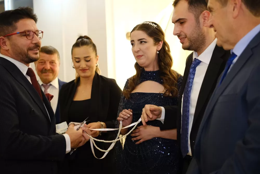 Başkan Ahmet Sedat Oktay, Korkuteli’nde nişan yüzüklerini taktı