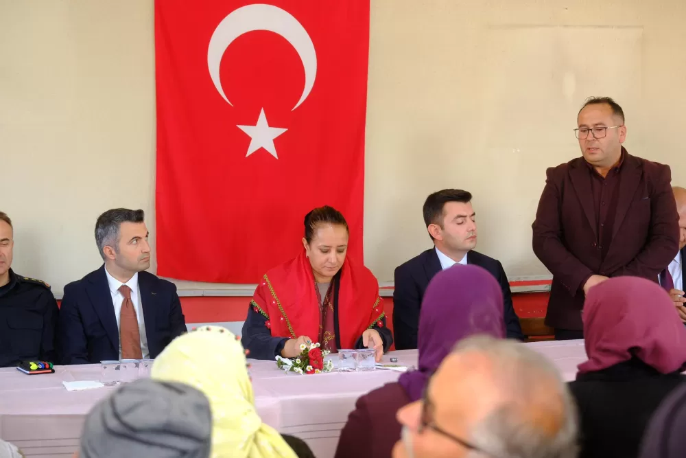 Vali Bilgihan, Gölhisar’daki köy ve okulda incelemelerde bulundu