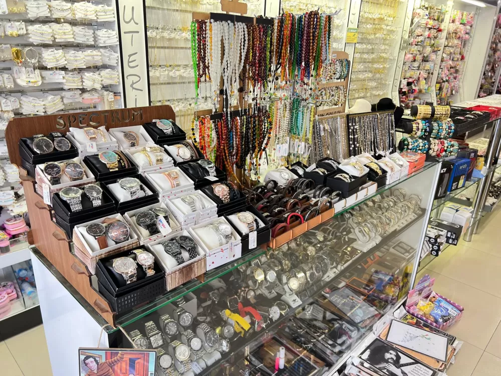 9 yıllık şıkır şıkır efsanesinde kampanya Hediyelik eşyalardan teknoloji köşesi ve bijuteriye yok yok