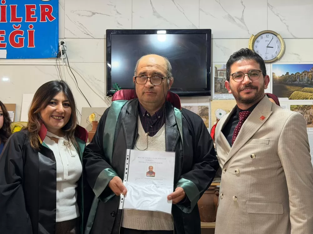 Bucak’ta engelli bireylere anlamlı jest Temsili cübbe ve ruhsat töreni