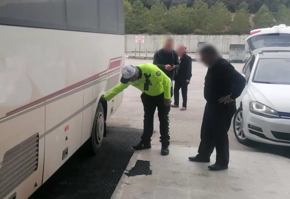 Burdur’da kış lastiği denetiminden kaçamadılar! 6 araç trafikten men edildi