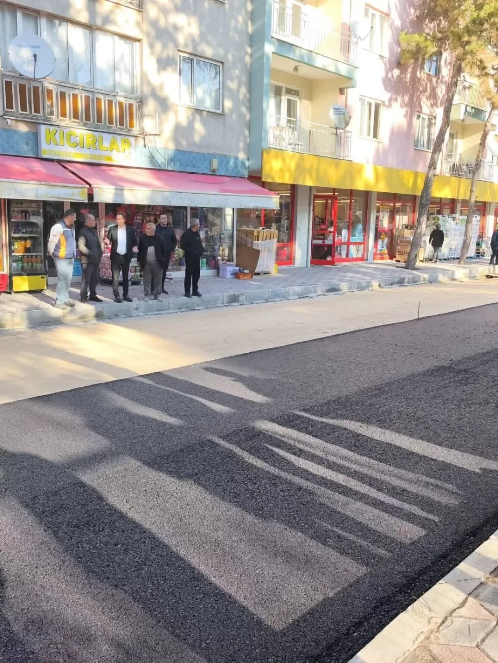 Yeşilova’da Hükümet Caddesi sıcak asfalta kavuşuyor