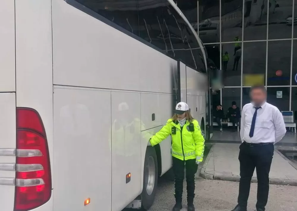 Burdur’da kış lastiği denetiminden kaçamadılar! 6 araç trafikten men edildi