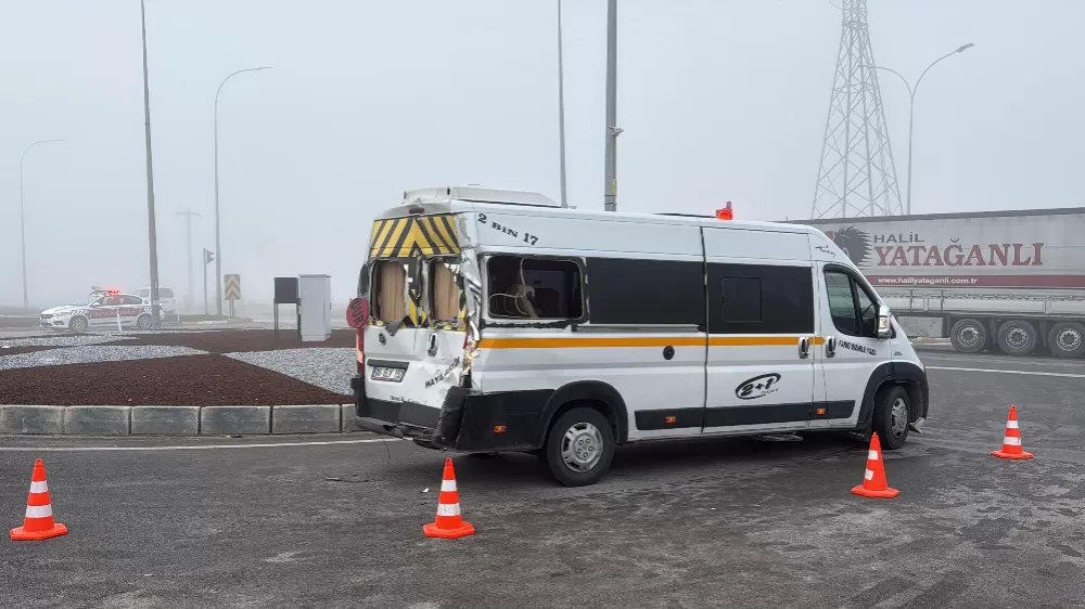 Afyonkarahisar’da zincirleme kaza 20 kişi yaralandı