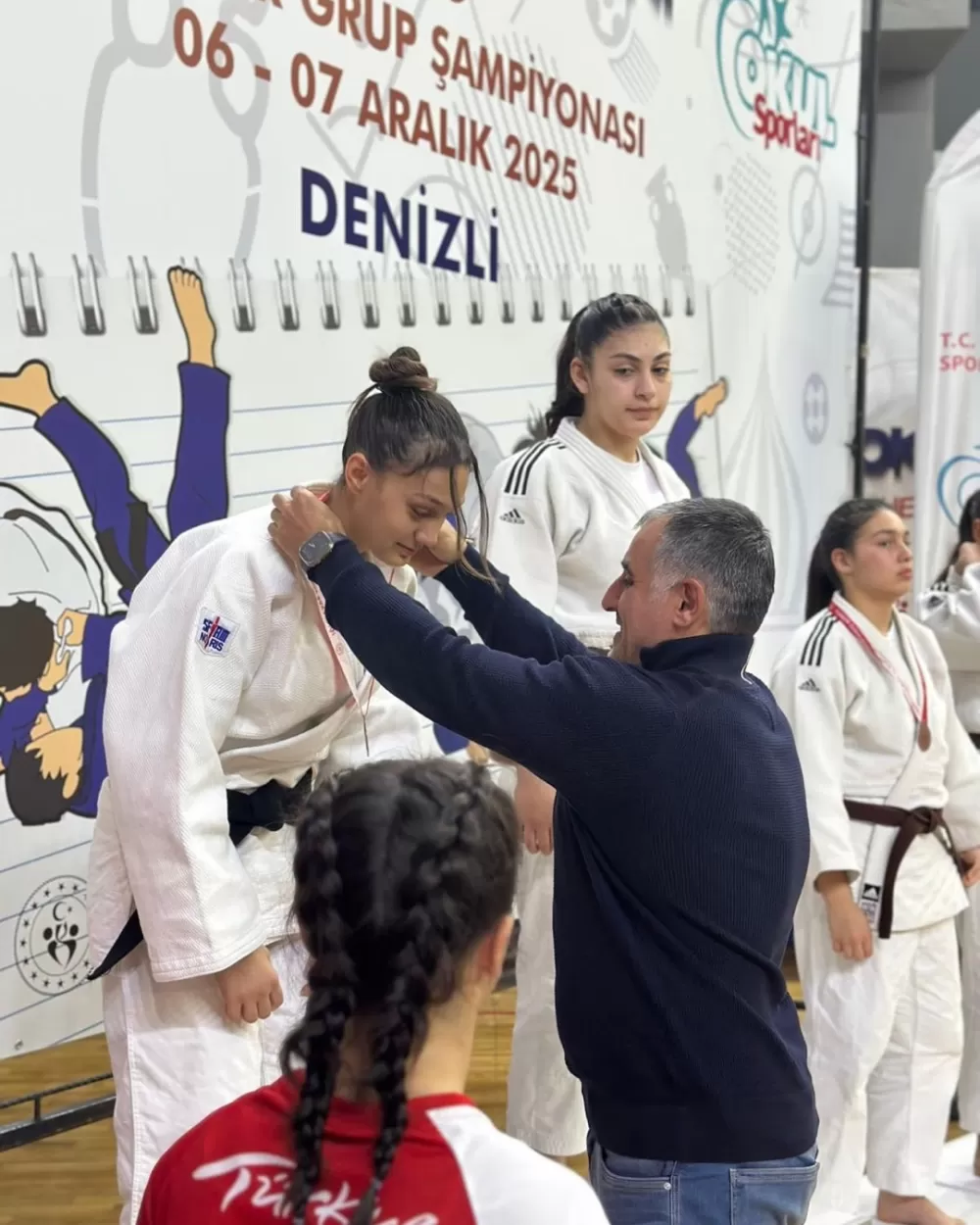 Denizli'de Bucak rüzgarı esti! Altın ve gümüş madalya kazanıp gururlandırdılar