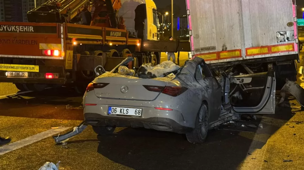  Ankara’da bir otomobil Dorsenin altına girdi 2 ölü 1 ağır yaralı