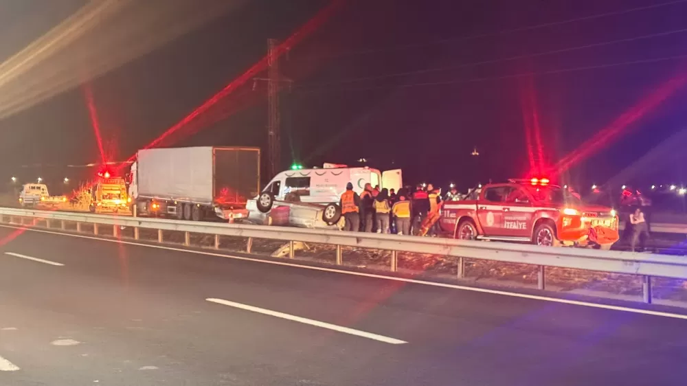  Ankara-Eskişehir yolu üzerinde otomobil, Tıra arkadan çarptı 1 ölü 1 ağır 3 yaralı 