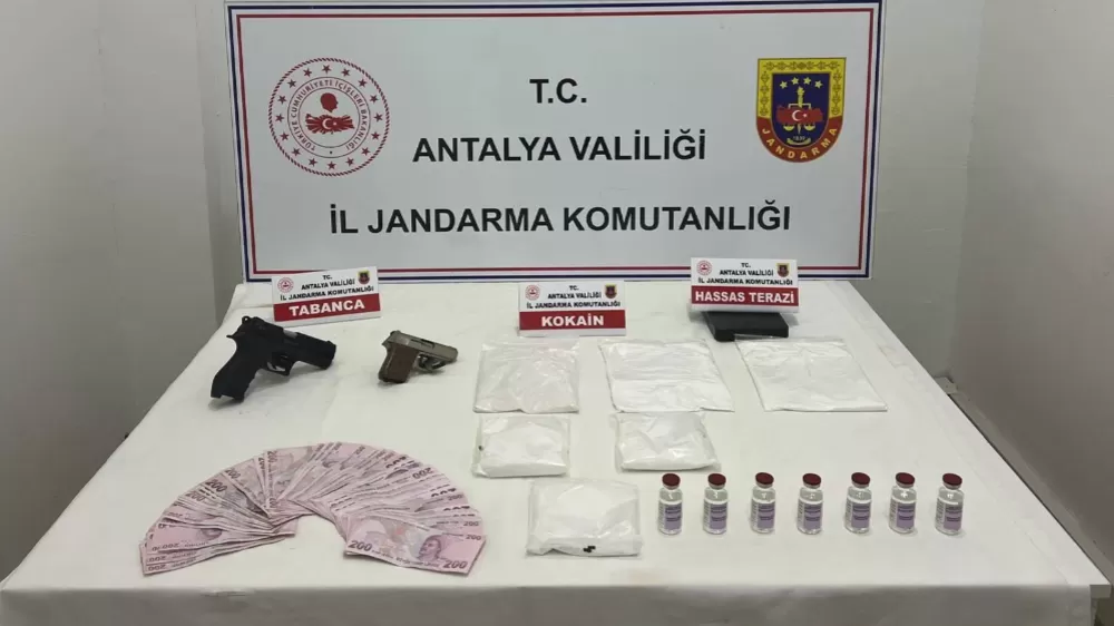 Antalya'da jandarma ekiplerinden 3 eve baskın 