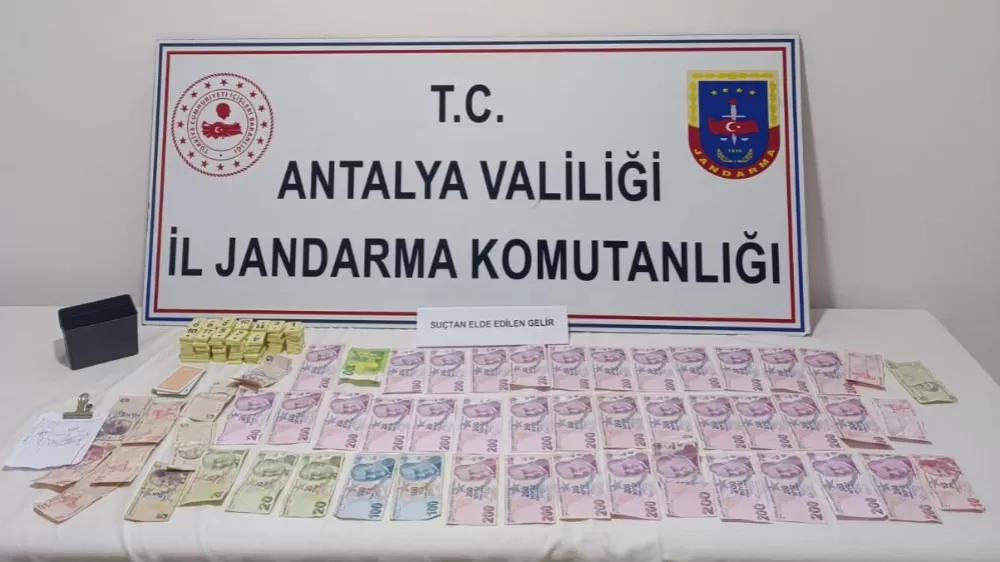 Antalya'da mahalle muhtarı kumar oynatırken yakalandı