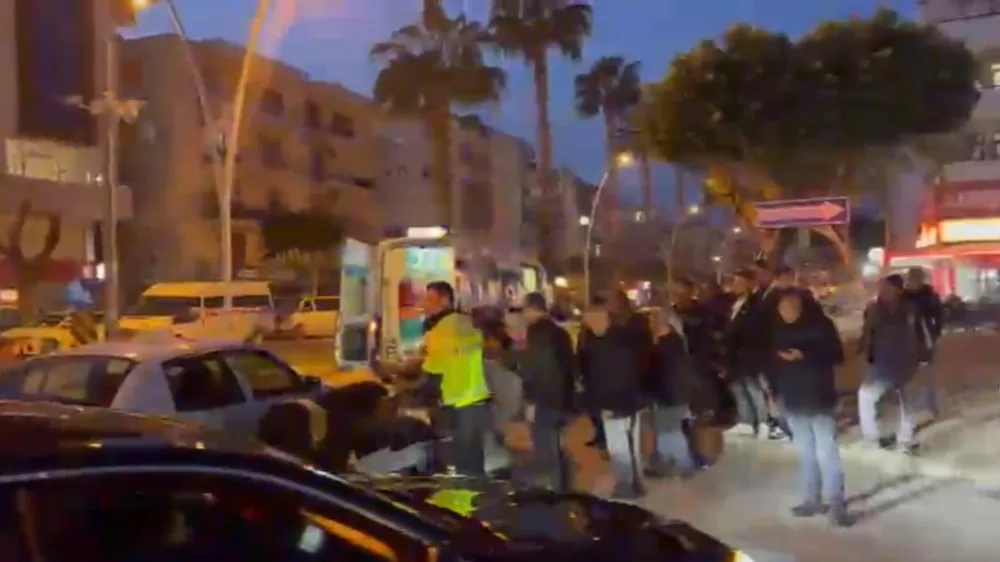 Antalya'da otomobille çarpışan motosikletli yaralandı