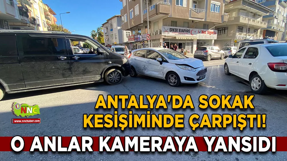 Antalya'da sokak kesişiminde çarpıştı! O anlar kameraya yansıdı