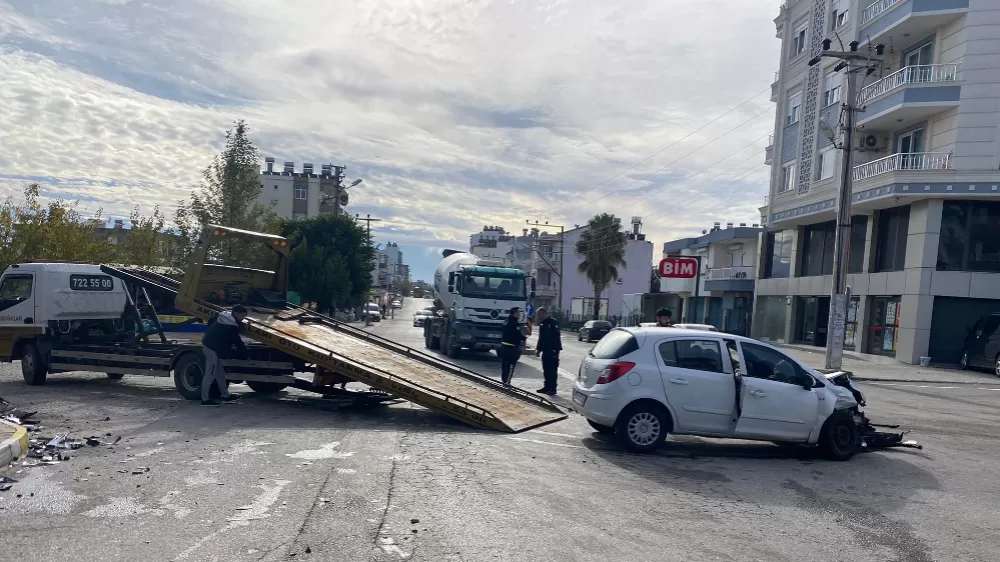 Antalya'da trafik kazası 4 kişi yaralandı