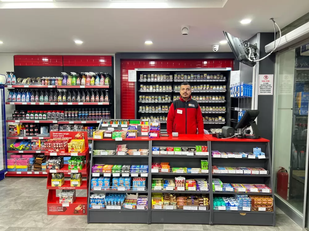 Bucak Belediyesi Moil Akaryakıt'ta market 7/24 hizmetinizde