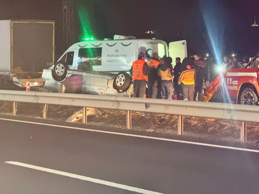 Ankara-Eskişehir yolu üzerinde otomobil, Tıra arkadan çarptı 1 ölü 1 ağır 3 yaralı