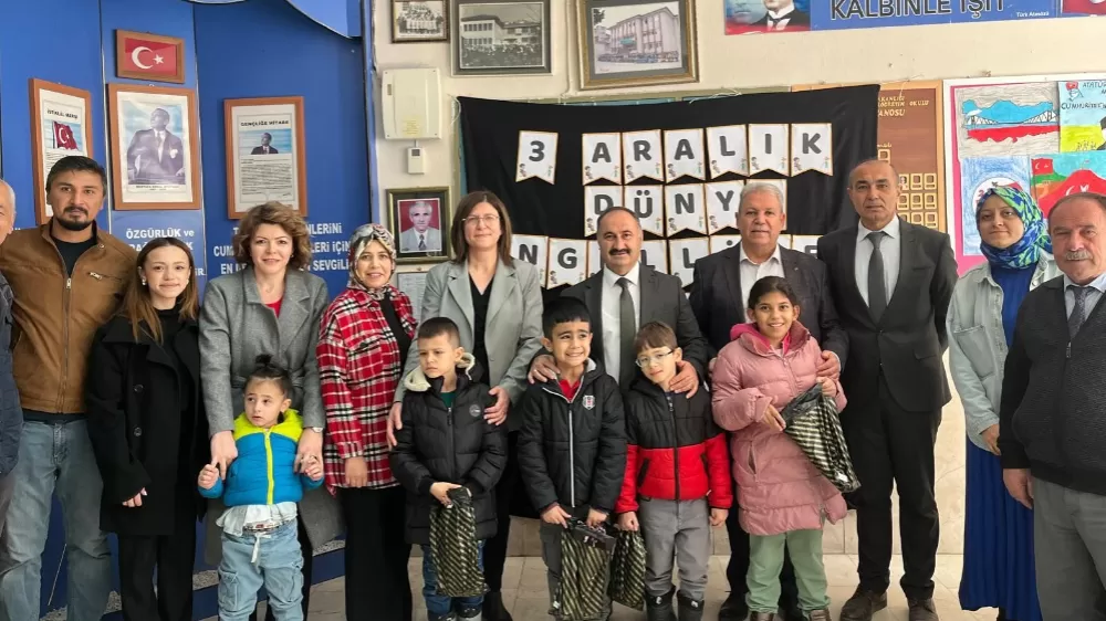 Buldan'da anlamlı günde özel öğrencileri ve ailelerine ziyaret