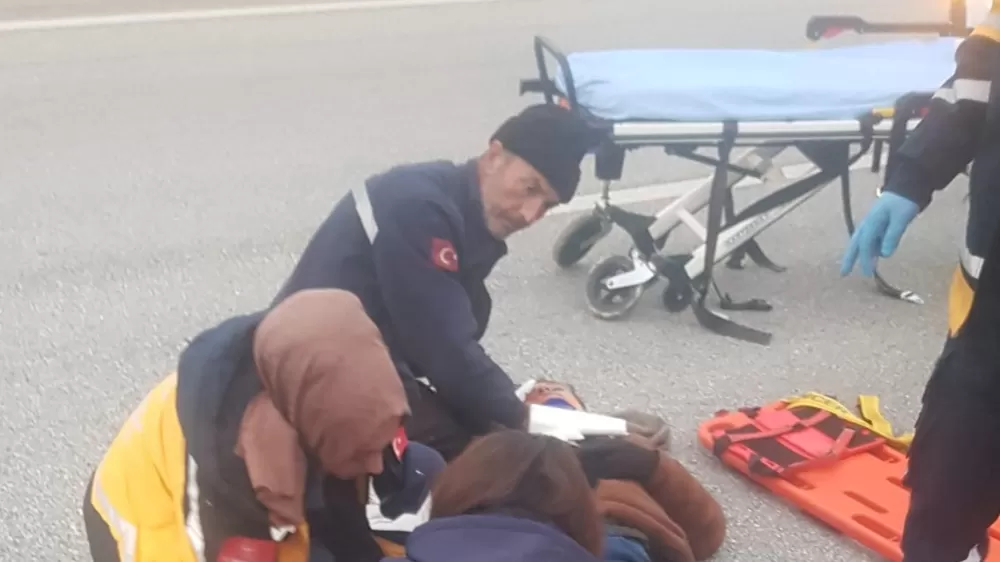  Burdur - Antalya kara yolunda otomobil ile motosiklet çarpıştı 1 yaralı