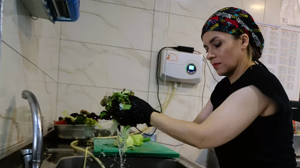 Büyükşehir EKDAĞ tesislerinde sebze ve meyveler ozonlu su ve gazla temizleniyor