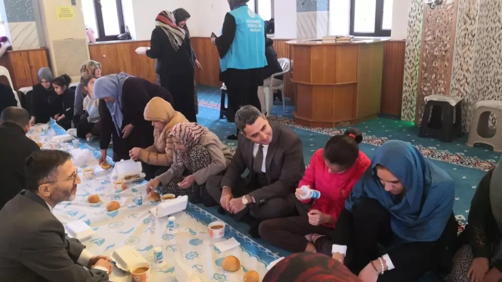 Bucak'ta müftülükten özel program Can Kaymakam da katıldı