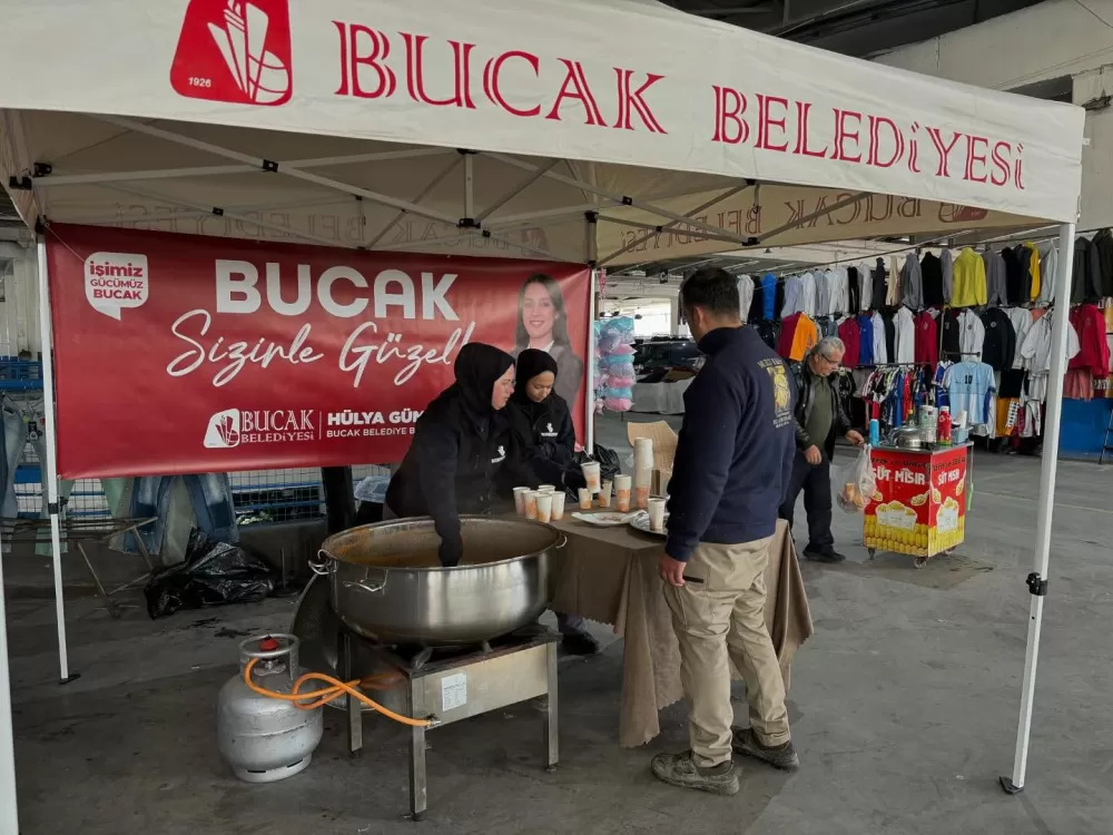 Bucak Belediyesi geleneği sürdürüyor! Vatandaş ve esnafa sıcacık çorba